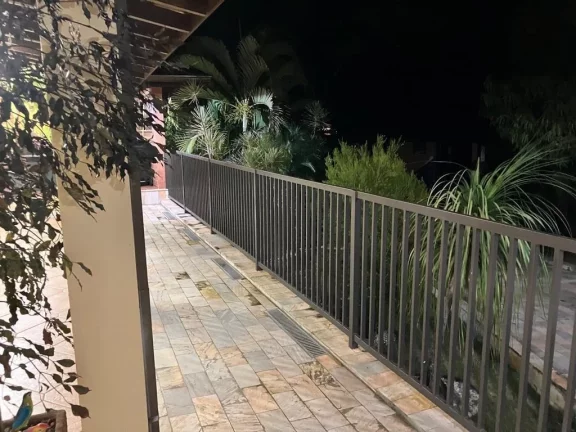 Imagem EXCELENTE RANCHO COMPLETO COM ACESSO Á ÁGUA EM ESTREITO COM ASFALTO ATÉ Á PORTA - 04 dormitórios sendo 03 suítes - Varanda contornando toda á casa