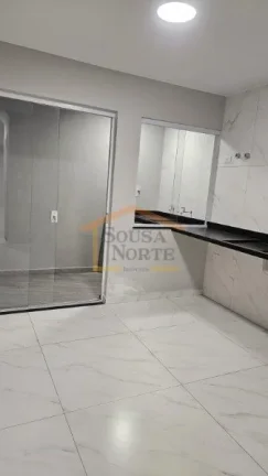Imagem Sobrado com 3 dormitórios, sendo 1 suíte, lavabo, 2 banheiros e garagem para 2 veículos. Os ambie...
