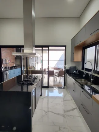 Imagem Com 253 m² bem distribuídos, esta casa no Condomínio Madre Maria Villac oferece conforto, moderni...