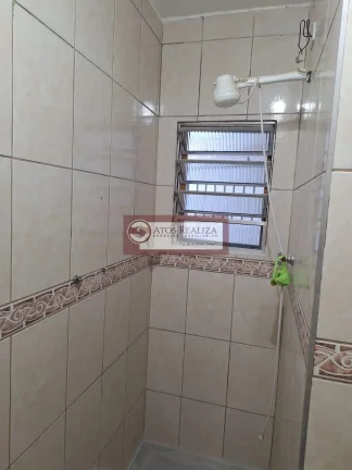 Imagem Alugo Casa na Cidade Dutra. Casa Compacta com Entrada Compartilhada na Cidade Dutra, 1 Dormitório, Sala, Cozinha, Banheiro e Área de Serviço. Ambiente bem Familiar, em ótima Localização, próximo a Estação Primavera da CPTM e Passa Rápido do Rio Bonito. R$