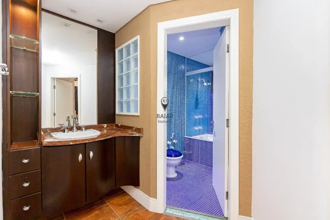 Imagem Casa de Alto Padrão "Mobiliada"
Com quatro quartos, duas suítes com hidro, espaço gour... Imagem Casa de Alto Padrão "Mobiliada"
Com quatro quartos, duas suítes com hidro, espaço gour...