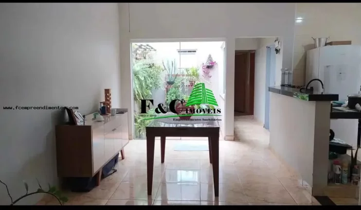 Imagem Casa para Venda em Limeira, Parque Pompeu, 2 dormitórios, 1 banheiro, 2 vagas