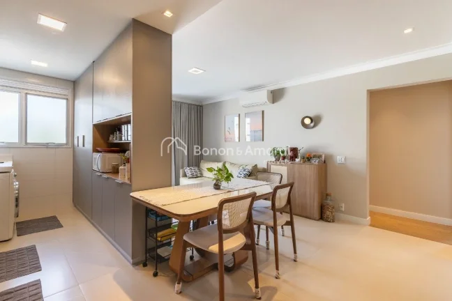 Imagem Apartamento à venda com 2 suítes no Cambuí. Possui 72m² e foi reformado com projeto de arquiteta...