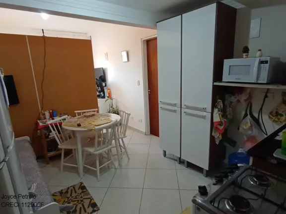 Imagem Vende-se charmosa kitnet localizada a poucos metros da praia de Peruíbe.