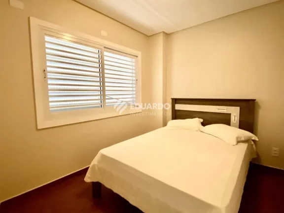 Imagem Casa Frente Mar com 7 dormitórios à venda sendo 5 suítes, 425 m² – Meia Praia –