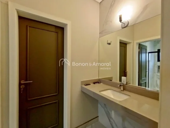 Imagem Com arquitetura moderna e ambientes aconchegantes, esta residência oferece um living integrado para...