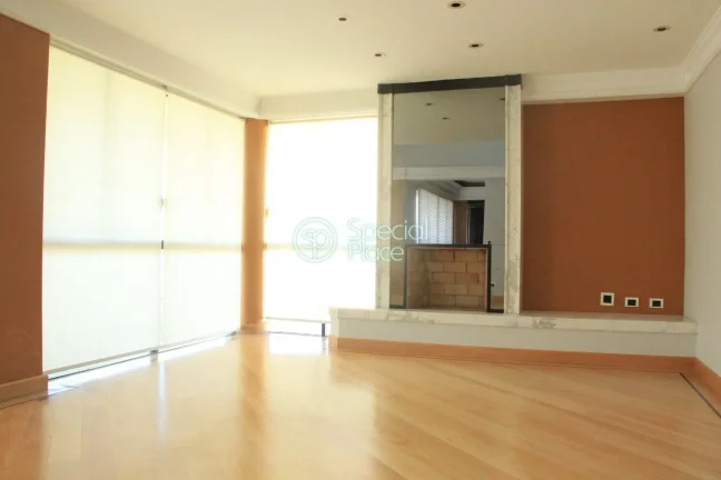 Imagem Cobertura tríplex com 342m², composta por living com terraço, mármore Italiano em toda a área s...