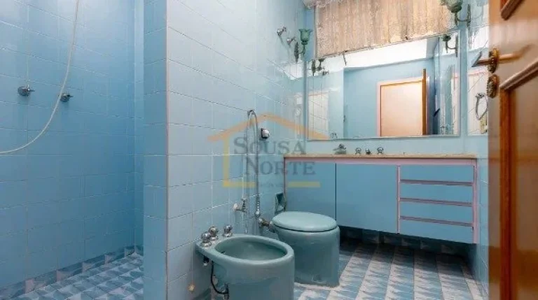 Imagem Apartamento com 254 m² de área, composto por 3 dormitórios, sendo 1 suíte, 4 banheiros, varanda,...