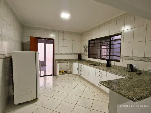 Imagem Casa térrea cômodos amplos com ótima localização na Vila Nasser