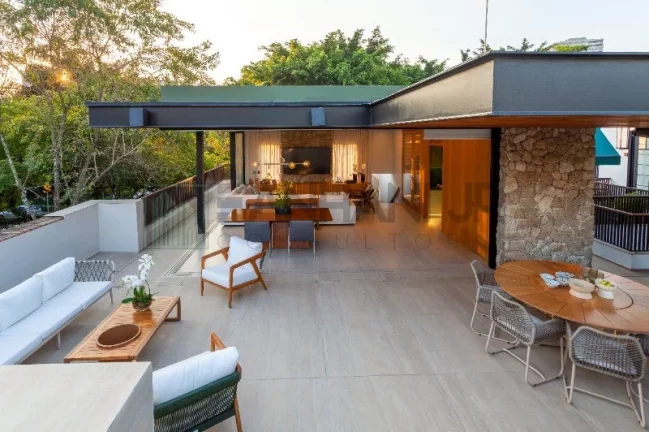 Imagem CASA EM CONDOMÍNIO DE LUXO À VENDA EM SÃO PAULO! Venha conhecer o Essenza House E Garden, um condomínio exclusivo localizado nos Jardins. Com uma loc