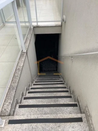 Imagem Sobrado em condomínio fechado, 2 dormitórios, sendo 2 suítes, com armários, camas e colchões, e...