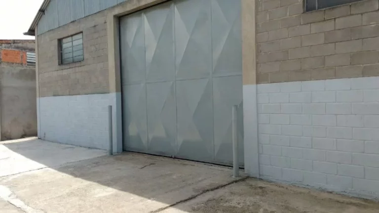 Imagem Galpão para alugar, 750 m² por R$ 15.883,33/mês - Chácaras Reunidas - São José dos Campos/SP