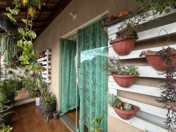 Imagem Cobertura com Potencial para Terraço – 2 Quartos, Sacada e Excelente Localização!
