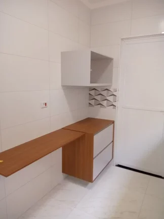 Imagem Sobrado de 2 quartos em condomínio para venda na Aviação, Praia Grande-SP: 1 banheiro, 1 vaga, 50,00 m².