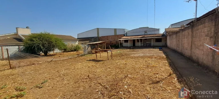 Imagem Lote + Casa nos Fundos à Venda no Bairro Planalto – Patos de Minas | Ótimo Negócio