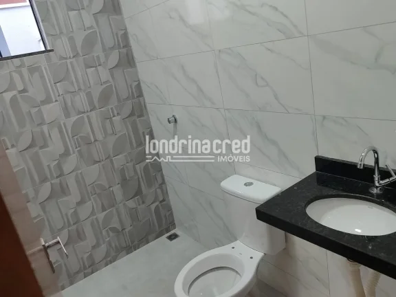 Imagem Casa com 2 quartos (1 suíte), sala com pé direito alto, copa, banheiro social e garagem coberta em lote de 126m² – Pronta para morar!