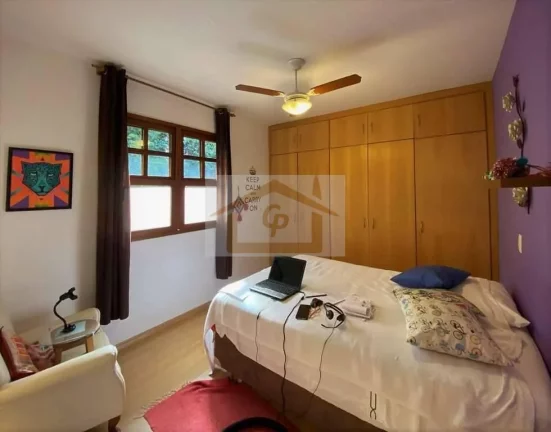 Imagem Chác Vale do Rio Cotia - TÉRREA, 3 suítes, lote plano, piscina e gourmet!
