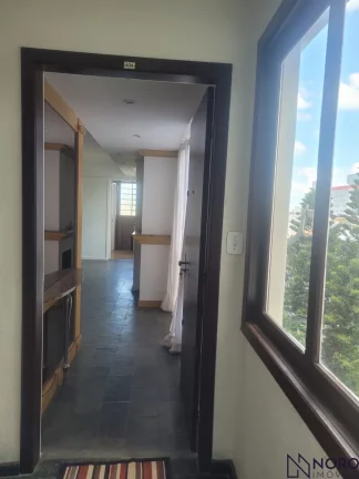 Imagem Amplo apartamento no centro de Santa Maria, sala para 02 ambientes com lareira e