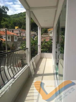 Imagem Prédio com 3 apartamentos