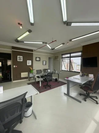 Imagem Sala/Conjunto Comercial - Saúde, 32M². São 3 Salas, Pode Comprar 1, 2, ou as 3. Tem duas que estão lado a lado e se quiser pode juntar, Portaria 24h.
