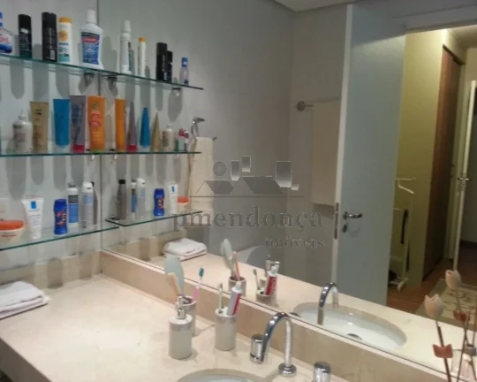 Imagem Apartamento impecável, lindissímo, amplo, bem distribuído com living para 02 ambientes, terraço ...