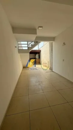 Imagem Sobrado à Venda com 181m², 3 dormitórios, 1 suíte, 1 sala e 5 vagas!!!