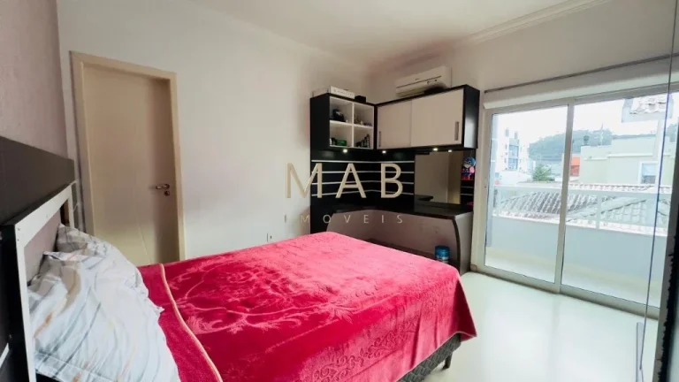 Imagem Imperdível Casa à Venda: 4 Quartos, 4 Suítes, 1 Sala, 5 Banheiros, 3 Vagas de Garagem em Ingleses do Rio Vermelho, Florianópolis-SC!
