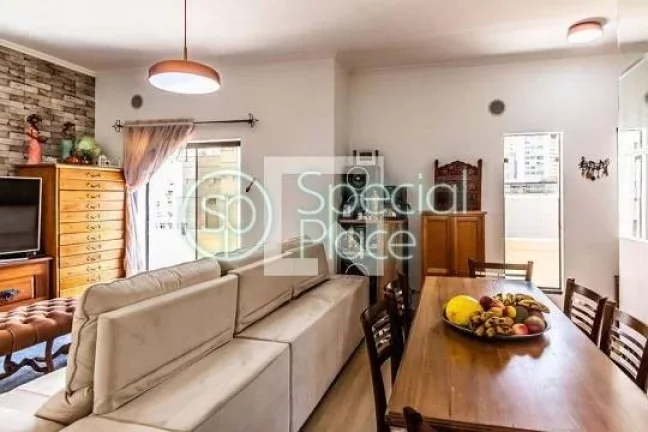 São 115m² de área privativa, dois dormitórios ( 1 suíte ) e 1 vaga na garagem. Living espaçoso...