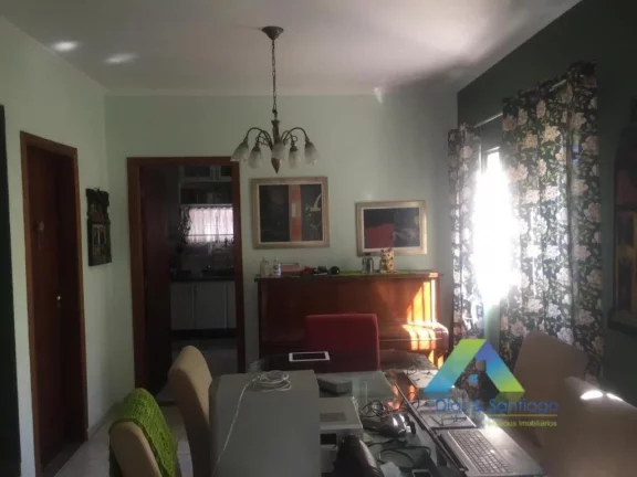 Imagem Ótimo Sobrado com 3 dormitórios, 5 vagas de garagem com amplo espaço em bairro tranquilo com ótima localização.