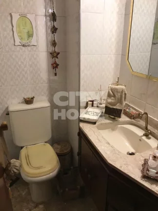 Imagem Lindo apartamento com piscina, andar alto, hall privativo, segurança e privacidade com portaria 24h...