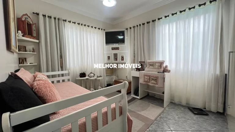 Imagem Casa a venda com 242 m² - Centro Sul de Balneário Camboriú.