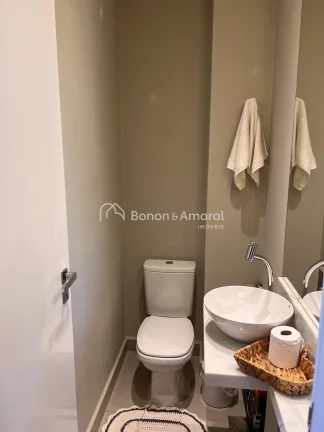 Imagem Este sobrado de aproximadamente 94m² no Condomínio Carpe Diem, no Parque Taquaral, reúne conforto...
