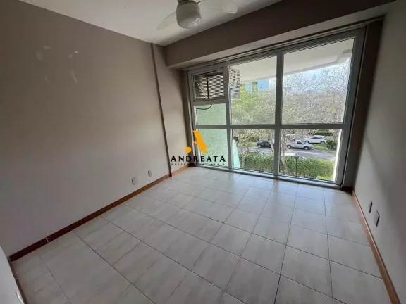 Imagem Mundo Novo - Barra da Tijuca - Praça Antonio Callado - Vendo ótimo apartamento duplex com 90m² - andar baixo com uma suite R$900.000,00