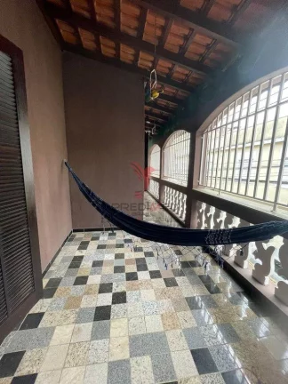 ...lt;br...gt;Linda casa localizada no Centro de Guaratinguet...aacute;, pr...oacute;xima a diversos...