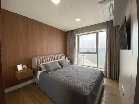 Imagem Apartamento mobiliado com 5 dormitórios sendo 4 suítes e 3 vagas de garagem em Balneário Camboriú