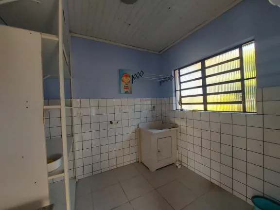 Imagem Ampla casa de 3 quartos com 145 metros construídos e 377 metros de terreno