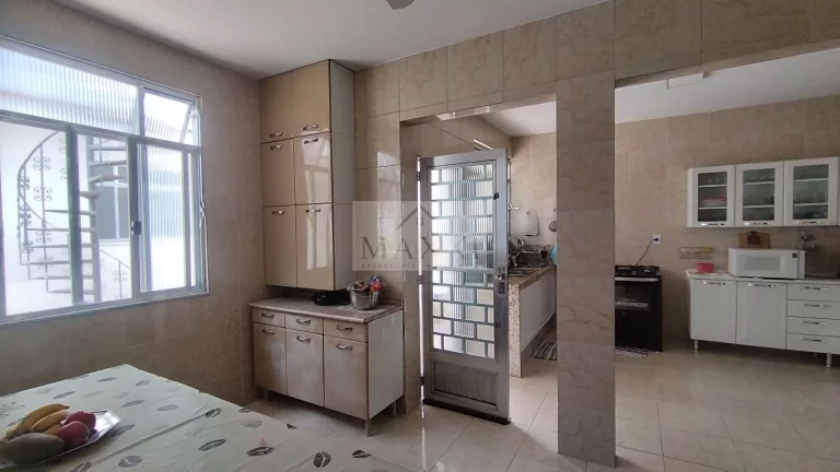 Imagem Ampla Casa Duplex com Anexo, Churrasqueira e 8 Vagas – Taquara