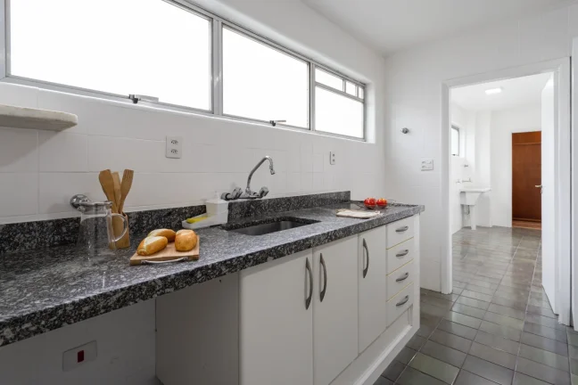 Imagem Apartamento 158M² Reformado, 3Q, 1 Suíte, 2 Banheiros, 2 Vagas, Salão de Festas, Playground, Brinquedoteca, Bicicletário, Área Verde.