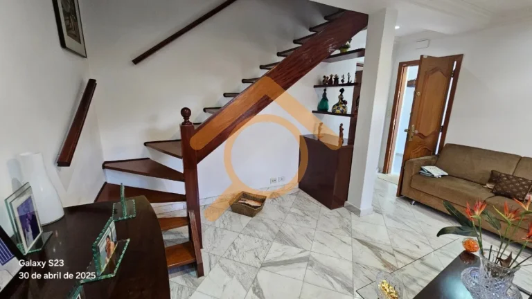 Imagem Excelente oportunidade! Casa à venda em São Paulo-SP, Vila Santana, com 3 quartos, 2 banheiros, 2 vagas de garagem e 132m².