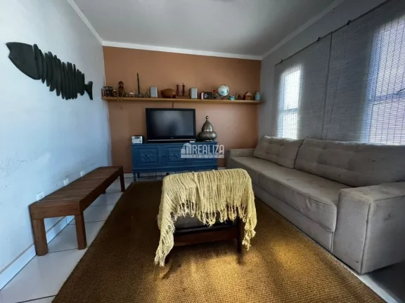 Imagem Casa de 3 dormitórios com suíte e varanda gourmet no Condomínio Vanice Andrade, no bairro Vila Arquelau em Uberaba