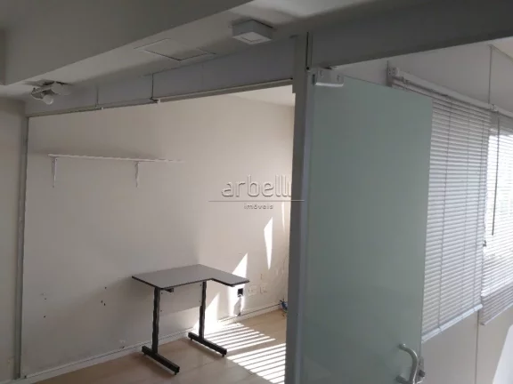 Imagem Sala comercial com 30 metros quadrados, 1 banheiro, 1 copa, vista panorâmica, 1 vaga de garagem rot...