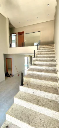 Imagem Sobrado de alto padrão, 4 suites plenas, uma com closet, piscina e área gourmet, no bairro Setor Jaó, em Goiânia-GO