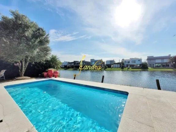 Imagem Casa condomínio com 05 suites e piscina aquecida