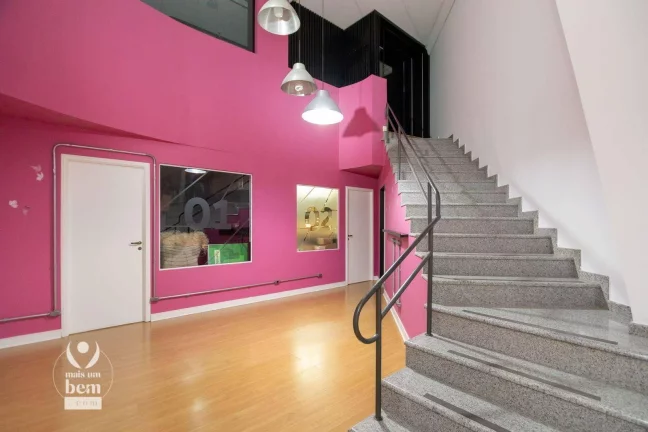 Imagem Ampla sala de 108 m² com mezanino, ótima localização à venda por R$ 790.000 - Centro - Curitiba/PR