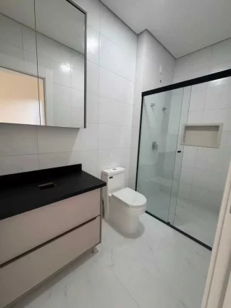 Imagem Apartamento com 2 dormitórios sendo 2 suítes e 1 vaga de garagem em Camboriú/SC