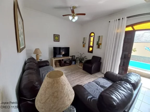 Imagem Casa com 4 Dormitórios e Piscina à Venda em Bairro Residencial de Peruíbe
