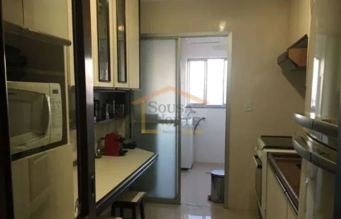 Imagem Cobertura duplex, 140m², possui 3 dormitórios, sendo 1 suíte, todos com pisos de madeira, proporc...