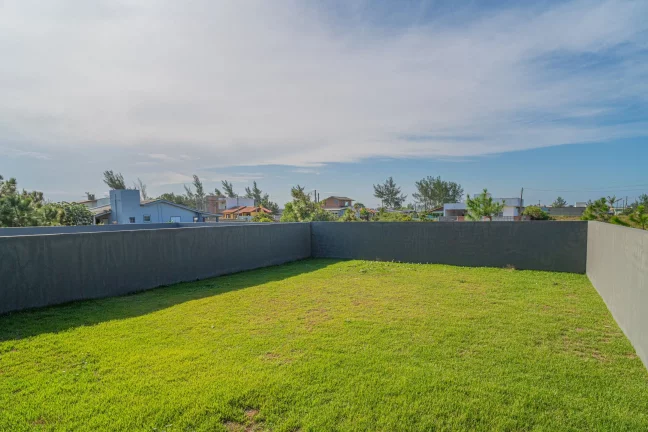 Imagem Casa à venda, com 3 quartos, 107m²
