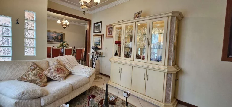 Imagem Casa à Venda, 280m2, 3 Dormitórios(01 Suíte), 3 Vagas , Areias, São José/SC