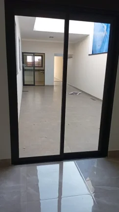 Imagem Imperdível Casa em Condomínio à Venda em Sorocaba-SP, no Bairro Wanel Ville - 3 Quartos, 1 Suíte, 3 Salas, 2 Vagas - 135,80m² de Área
